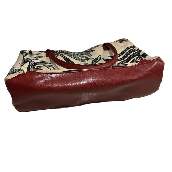 Victoria’s Secret canvas tote in cream with green leaves - Picture 3 of 9